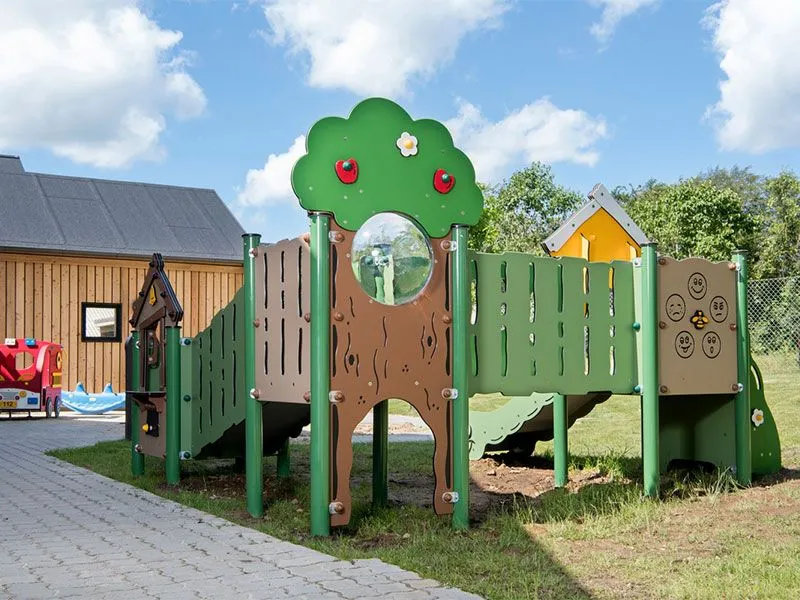 Miniplay Filippa Detail of tree house from outside Miniplay Filippa Detail of tree house from outside